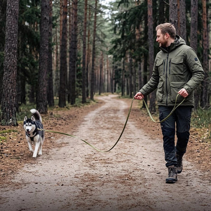 Homme promène son chien avec longe pour Chien verte